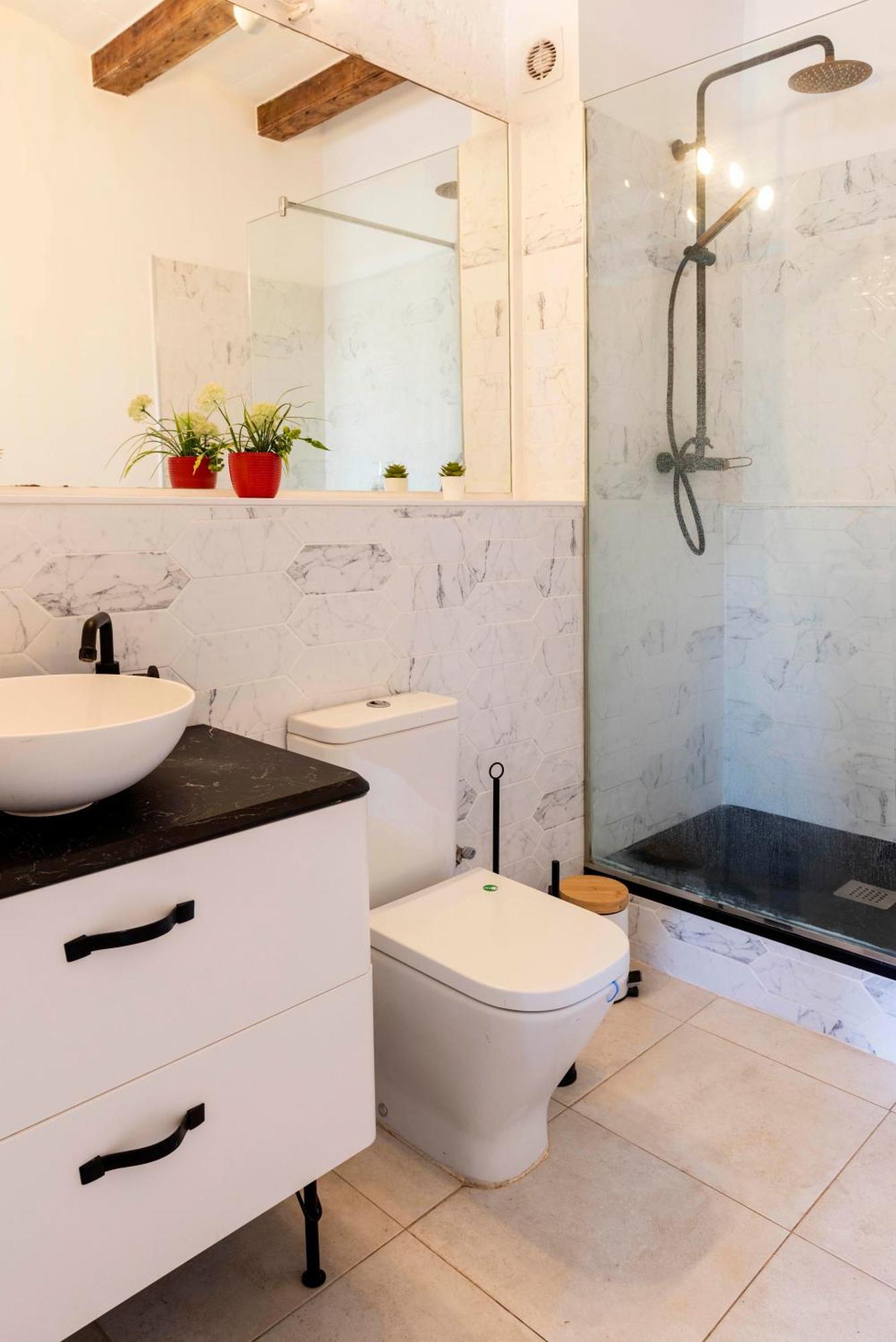 Enchanting 2 Bedroom Flat With Terrace Near Placa Espanya Barcelona Exterior photo